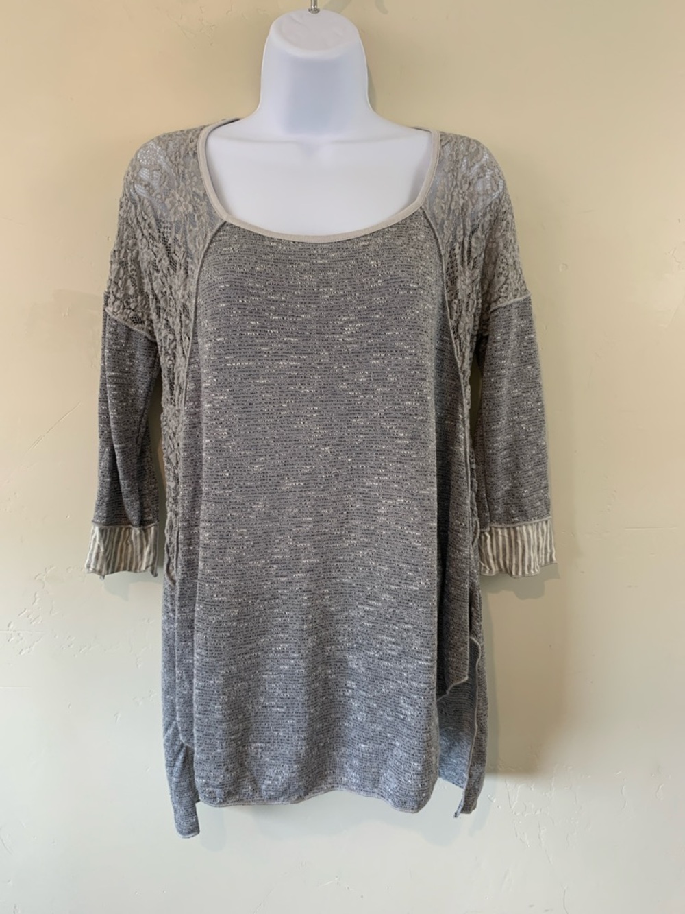 NWT Marigold LA USA Gray Mixed-Knit Scoop Neck Women's Top